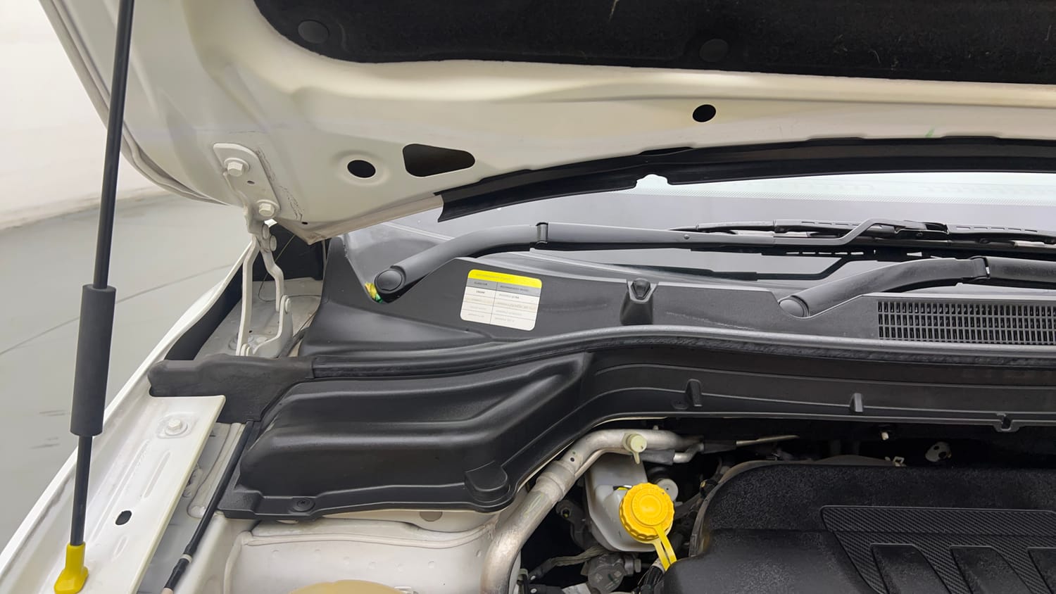 Used 2023 Mahindra XUV 300 W6 1.2 Petrol Petrol Manual engine ENGINE RIGHT SIDE HINGE & APRON VIEW