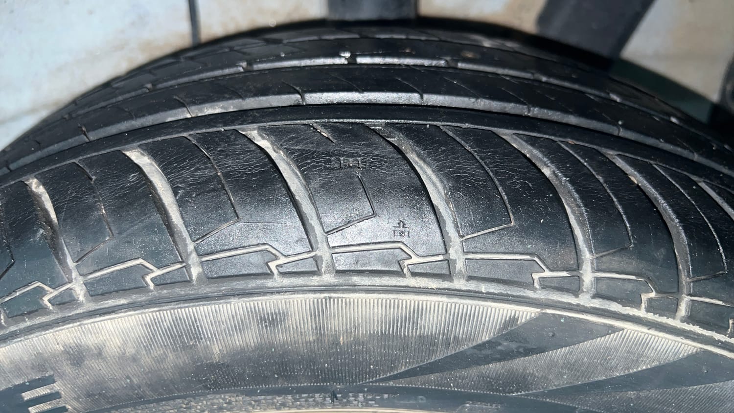 Used 2024 Hyundai Exter SX 1.2 CNG MT Cng Manual tyres LEFT REAR TYRE TREAD VIEW