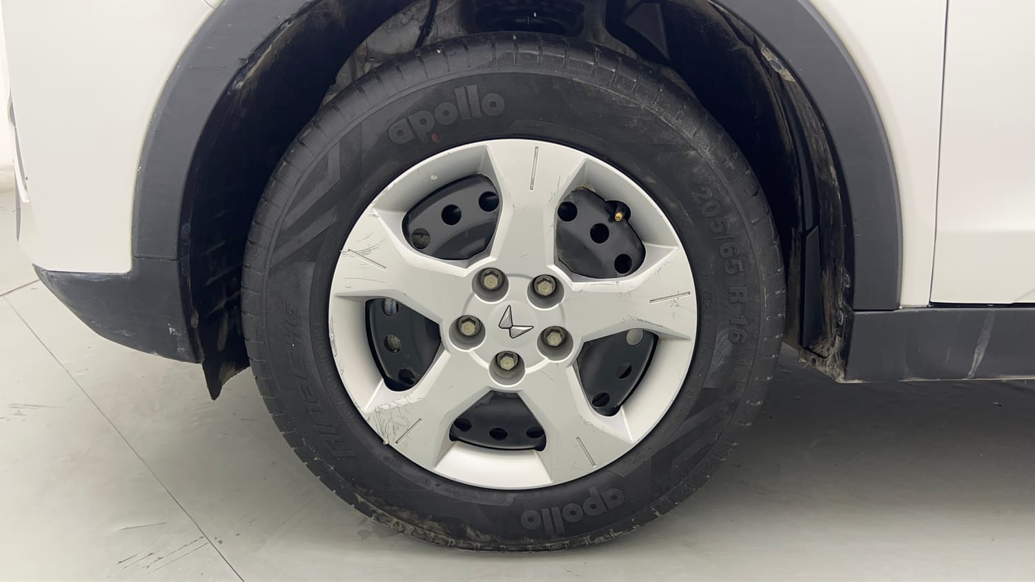 Used 2023 Mahindra XUV 300 W6 1.2 Petrol Petrol Manual tyres LEFT FRONT TYRE RIM VIEW