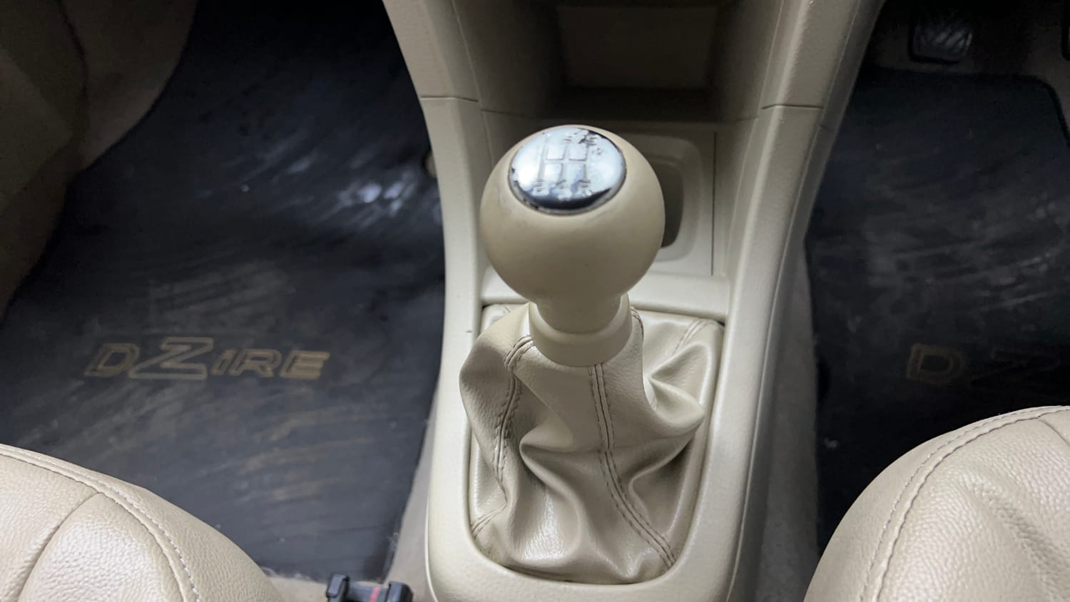Used 2014 Maruti Suzuki Swift Dzire VXI Petrol Manual interior GEAR  KNOB VIEW