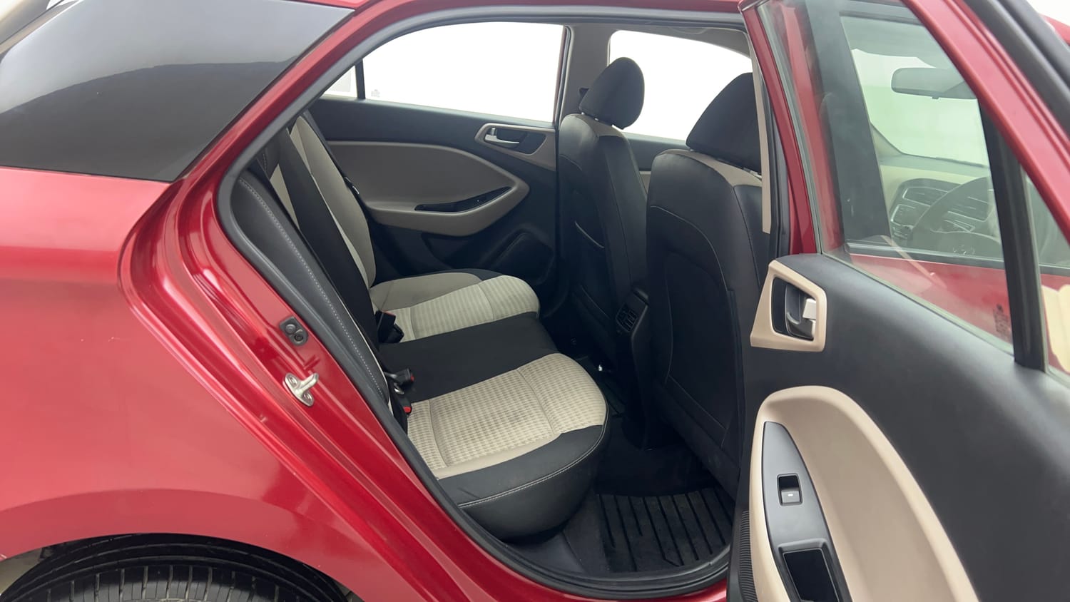 Used 2018 Hyundai Elite i20 Magna Executive 1.2 Petrol Manual interior RIGHT SIDE REAR DOOR CABIN VIEW