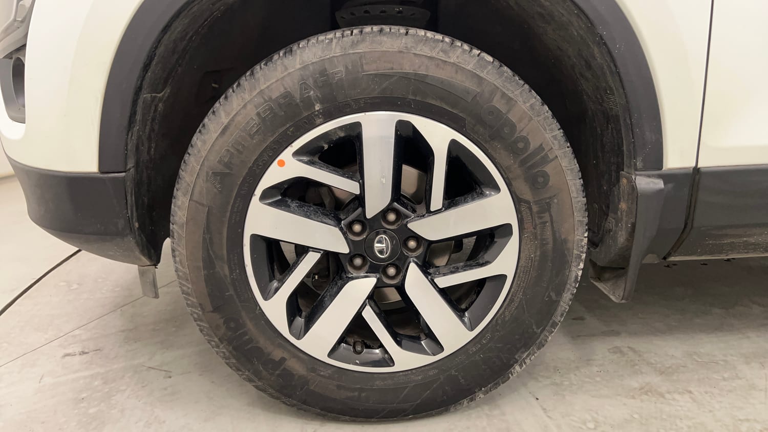 Used 2022 Tata Harrier XZ Plus Diesel Manual tyres LEFT FRONT TYRE RIM VIEW