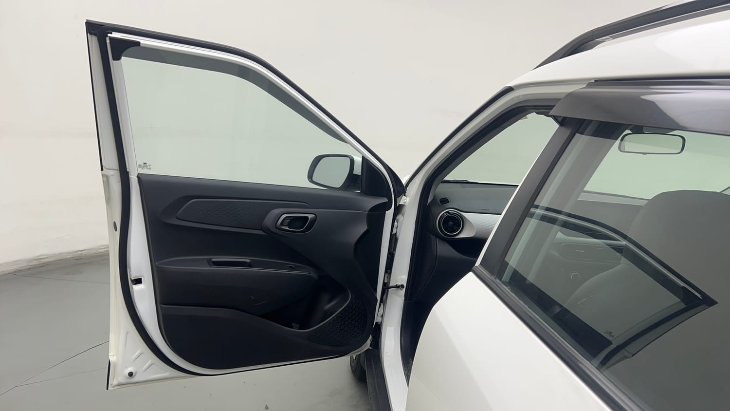 Used 2024 Hyundai Exter SX 1.2 CNG MT Cng Manual interior LEFT FRONT DOOR OPEN VIEW