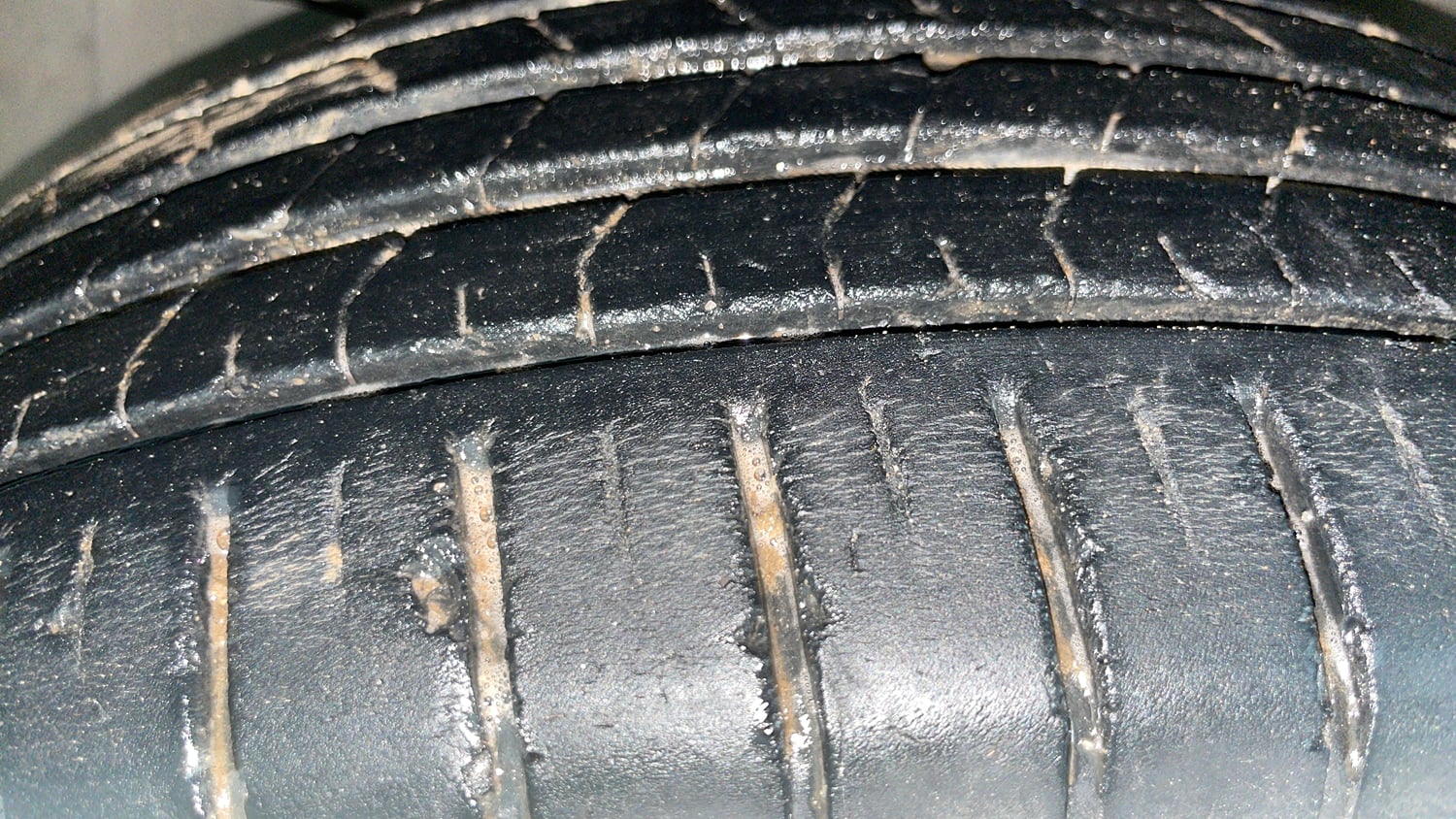 Used 2022 Maruti Suzuki Baleno Alpha AGS Petrol Automatic tyres LEFT FRONT TYRE TREAD VIEW