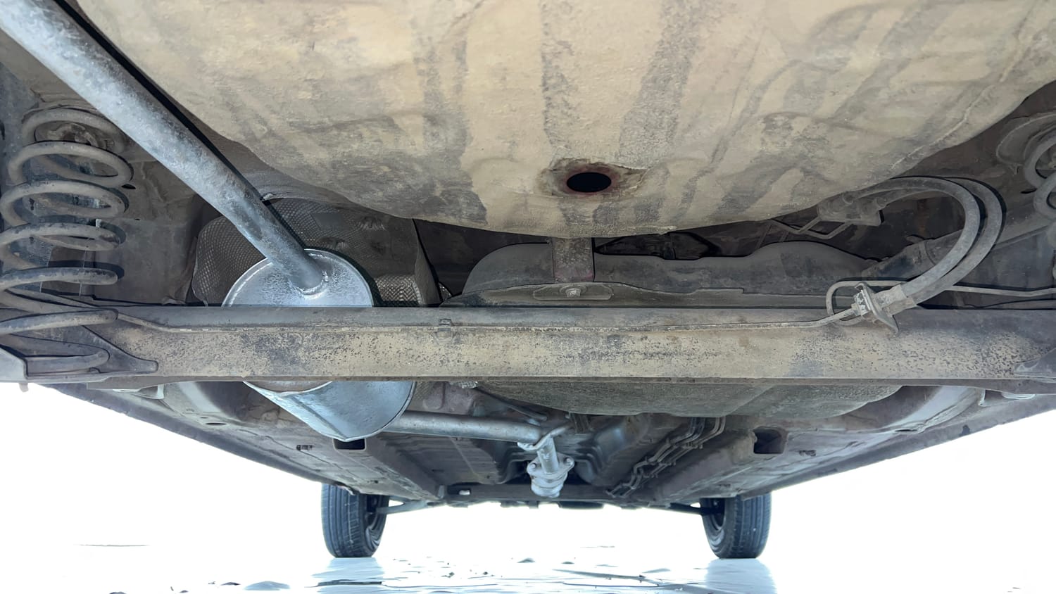 Used 2018 Renault Kwid 1.0 RXT Petrol Manual extra REAR UNDERBODY VIEW (TAKEN FROM REAR)