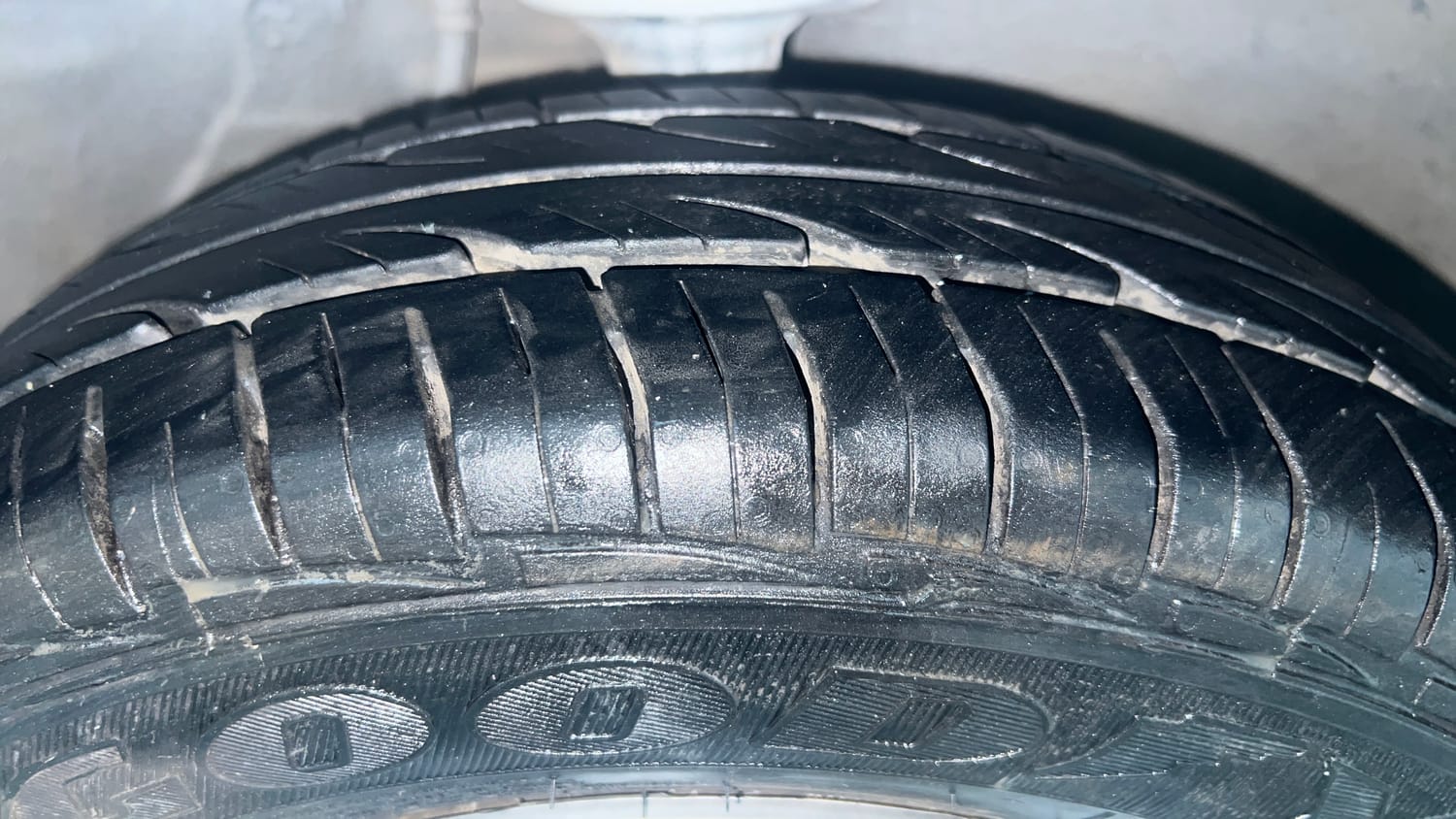 Used 2016 Maruti Suzuki Alto 800 LXi Petrol Manual tyres RIGHT FRONT TYRE TREAD VIEW