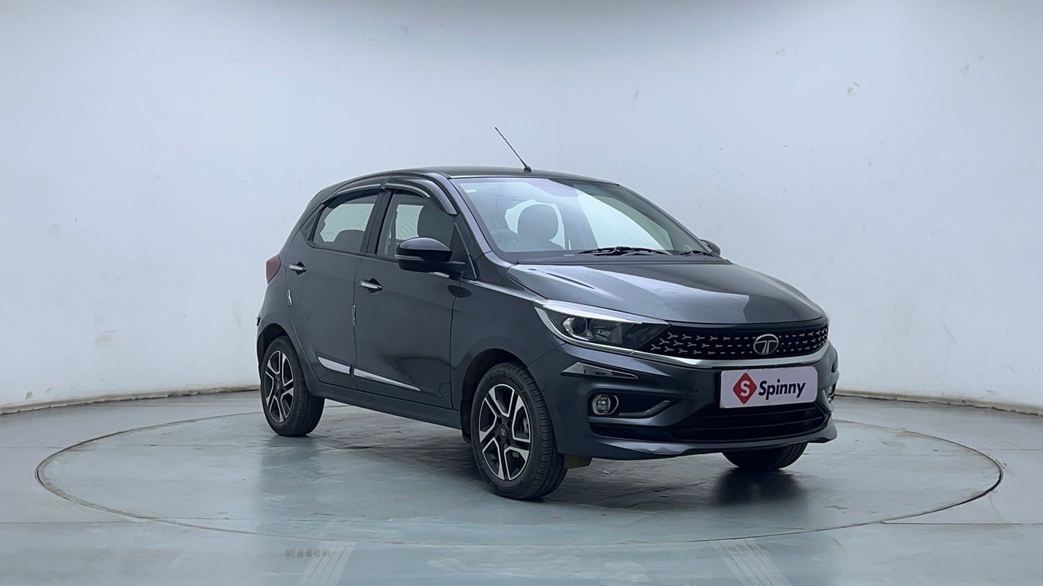Used 2024 Tata Tiago XZA Plus Petrol Automatic exterior RIGHT FRONT CORNER VIEW