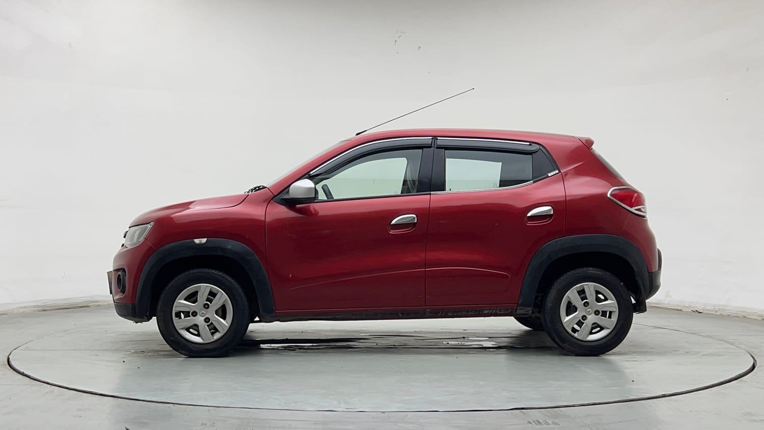 Used 2018 Renault Kwid 1.0 RXT Petrol Manual exterior LEFT SIDE VIEW