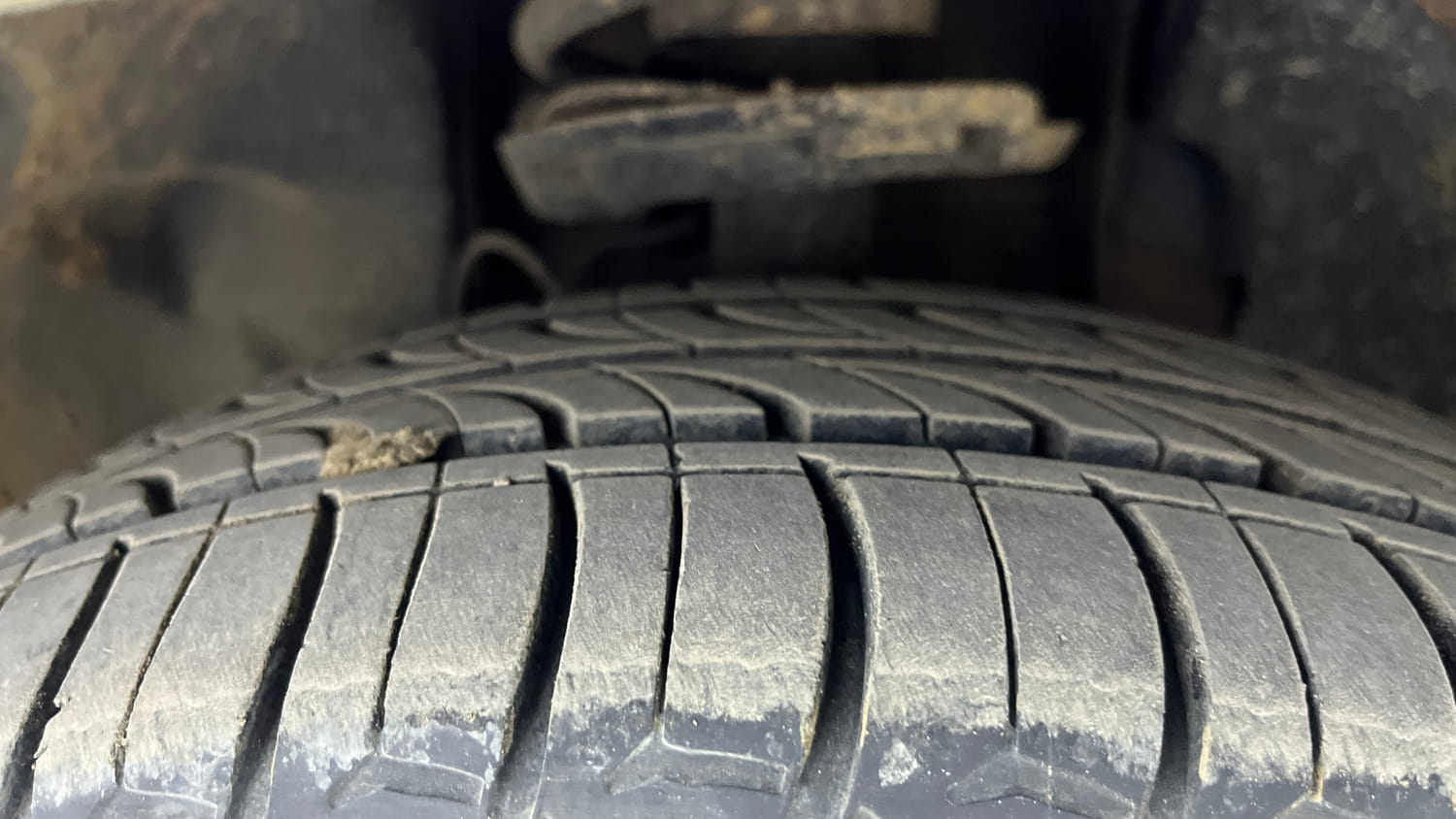 Used 2024 Tata Tiago XZA Plus Petrol Automatic tyres LEFT FRONT TYRE TREAD VIEW