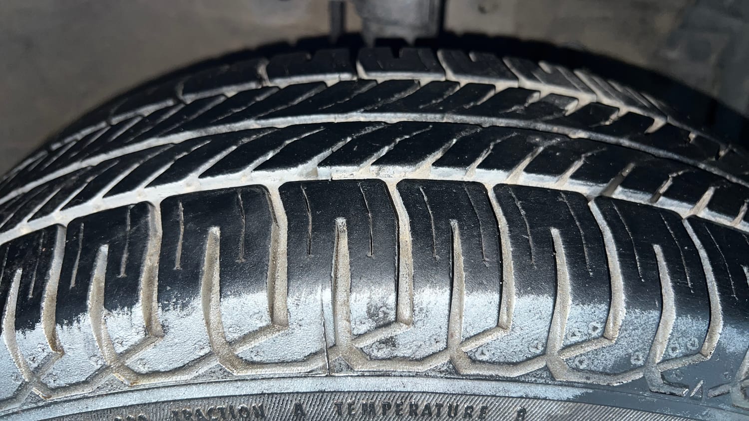 Used 2014 Maruti Suzuki Swift Dzire VXI Petrol Manual tyres RIGHT FRONT TYRE TREAD VIEW
