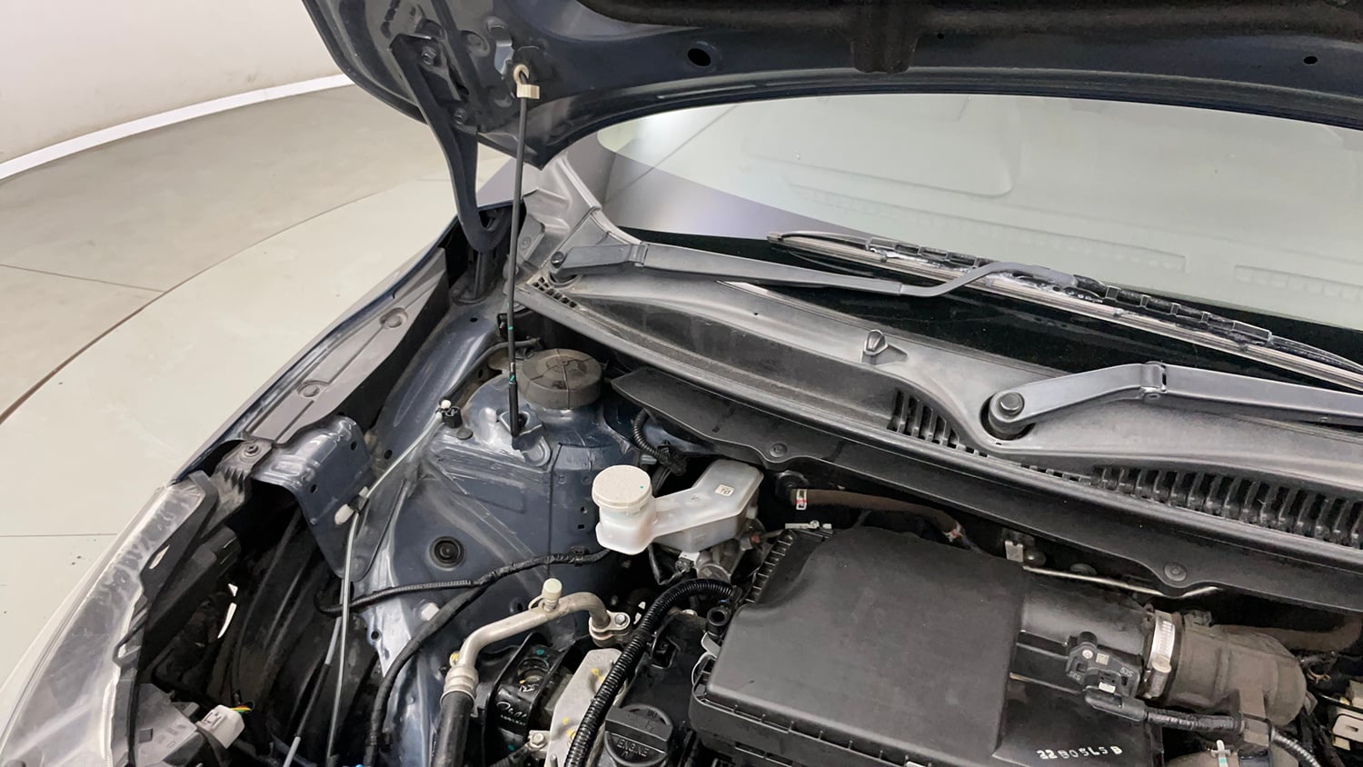 Used 2022 Maruti Suzuki Baleno Alpha AGS Petrol Automatic engine ENGINE RIGHT SIDE HINGE & APRON VIEW