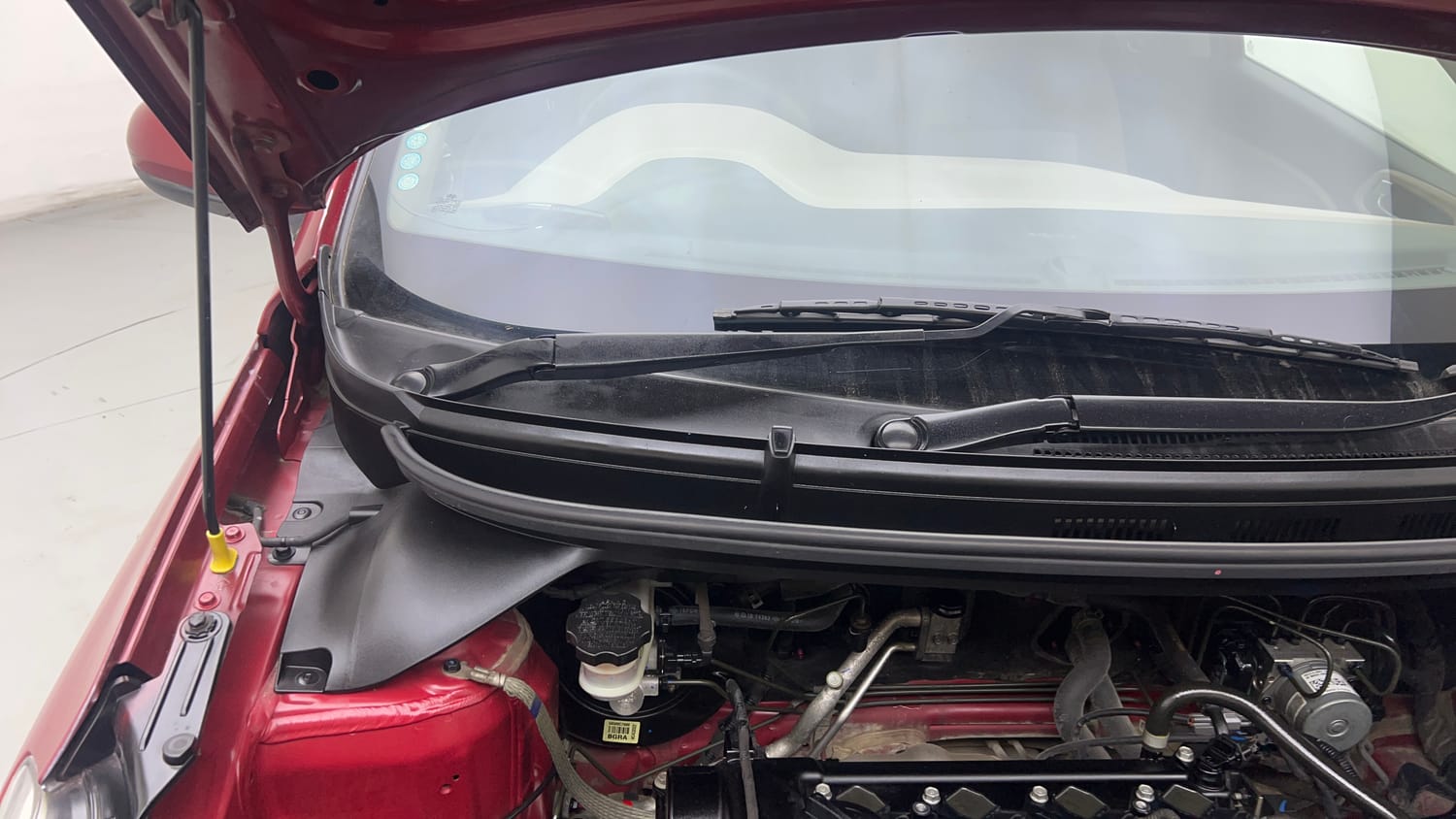 Used 2018 Hyundai Elite i20 Magna Executive 1.2 Petrol Manual engine ENGINE RIGHT SIDE HINGE & APRON VIEW