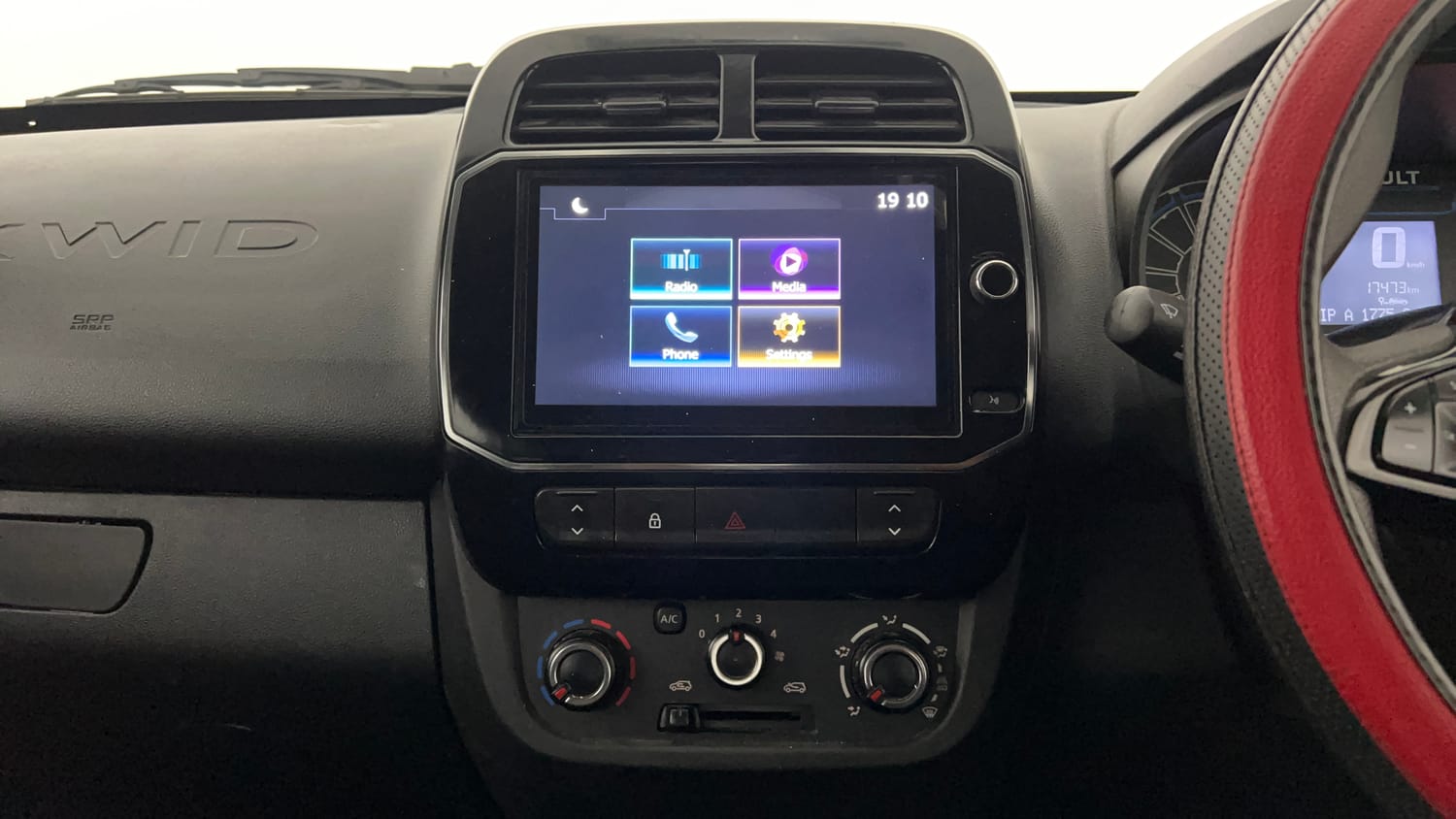 Used 2024 Renault Kwid RXT 1.0 Petrol Manual interior MUSIC SYSTEM & AC CONTROL VIEW