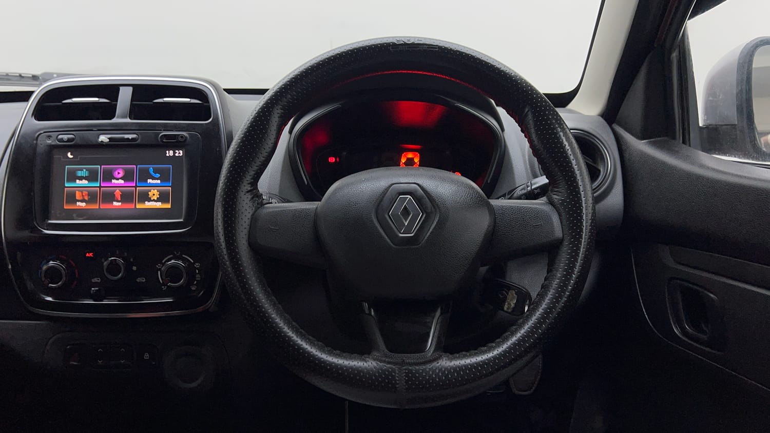 Used 2018 Renault Kwid 1.0 RXT Petrol Manual interior STEERING VIEW