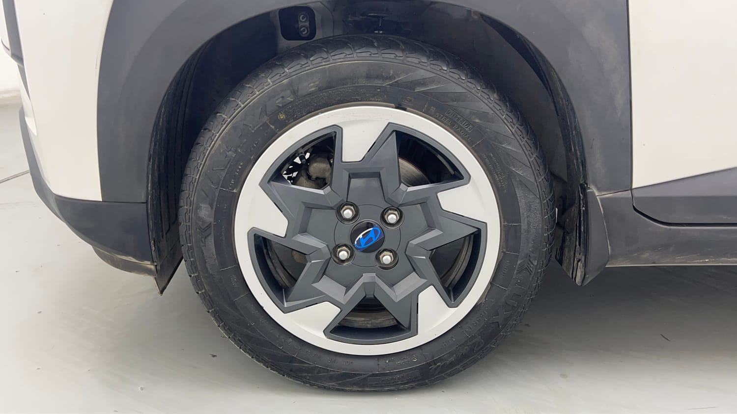 Used 2024 Hyundai Exter SX 1.2 CNG MT Cng Manual tyres LEFT FRONT TYRE RIM VIEW