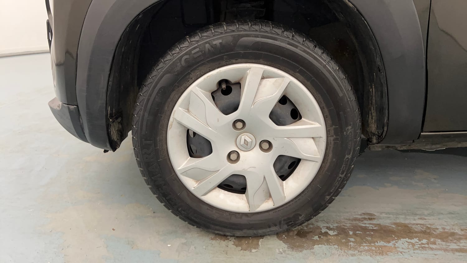 Used 2024 Renault Kwid RXT 1.0 Petrol Manual tyres LEFT FRONT TYRE RIM VIEW
