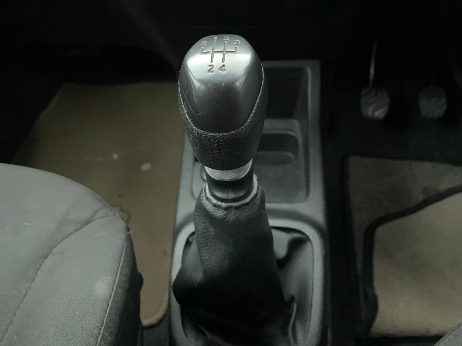 Used 2017 Renault Kwid RXT (O) 1.0 SCE Edition Petrol Manual interior GEAR  KNOB VIEW