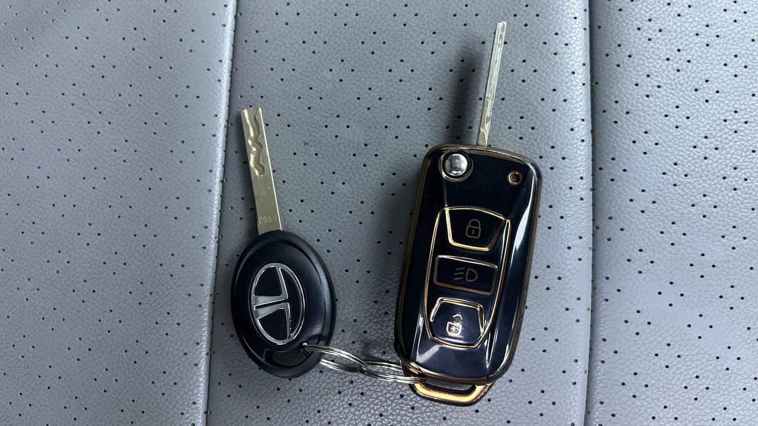 Used 2024 Tata Tiago XZA Plus Petrol Automatic extra CAR KEY VIEW