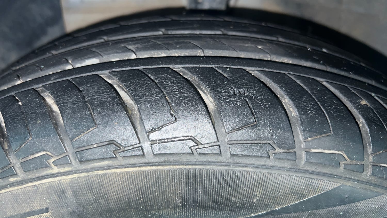 Used 2024 Hyundai Exter SX 1.2 CNG MT Cng Manual tyres LEFT FRONT TYRE TREAD VIEW