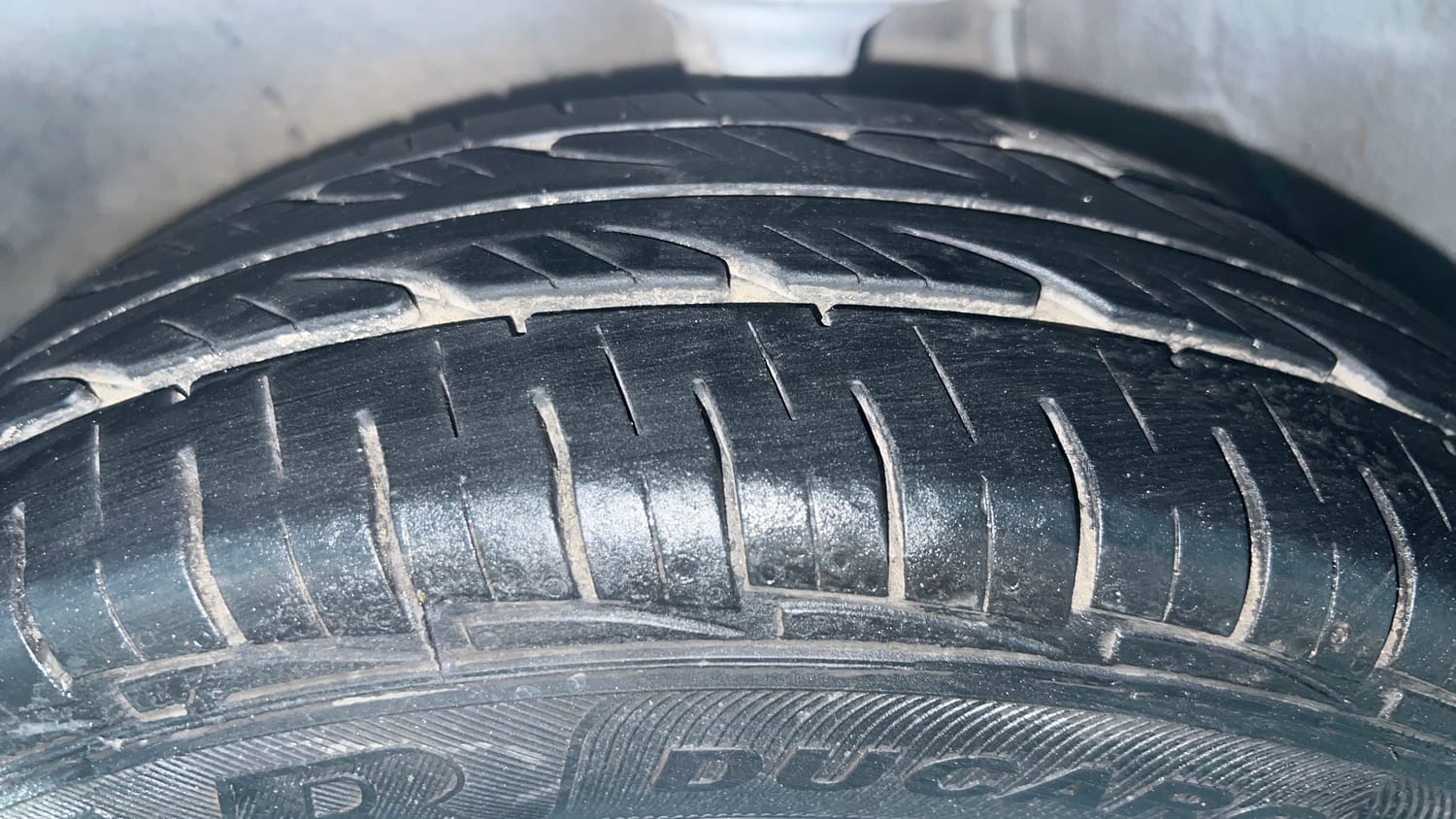 Used 2016 Maruti Suzuki Alto 800 LXi Petrol Manual tyres LEFT FRONT TYRE TREAD VIEW