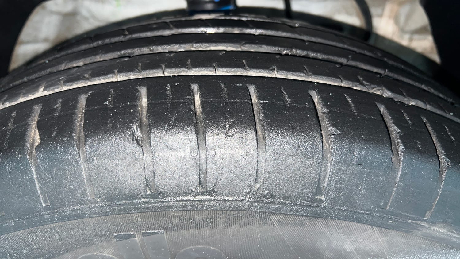 Used 2023 Mahindra XUV 300 W6 1.2 Petrol Petrol Manual tyres RIGHT FRONT TYRE TREAD VIEW