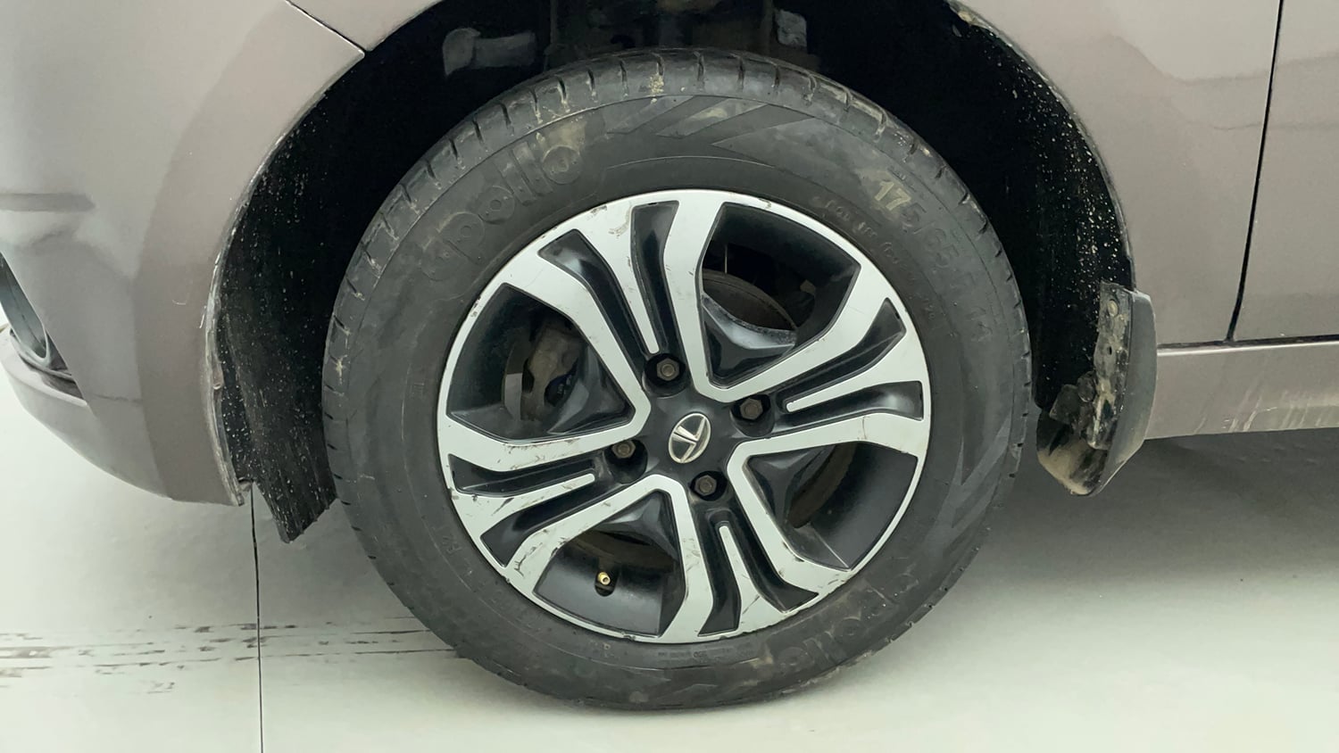 Used 2019 Tata Tiago Revotron XZA Petrol Automatic tyres LEFT FRONT TYRE RIM VIEW