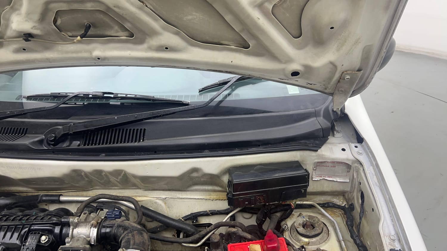 Used 2016 Maruti Suzuki Alto 800 LXi Petrol Manual engine ENGINE LEFT SIDE HINGE & APRON VIEW