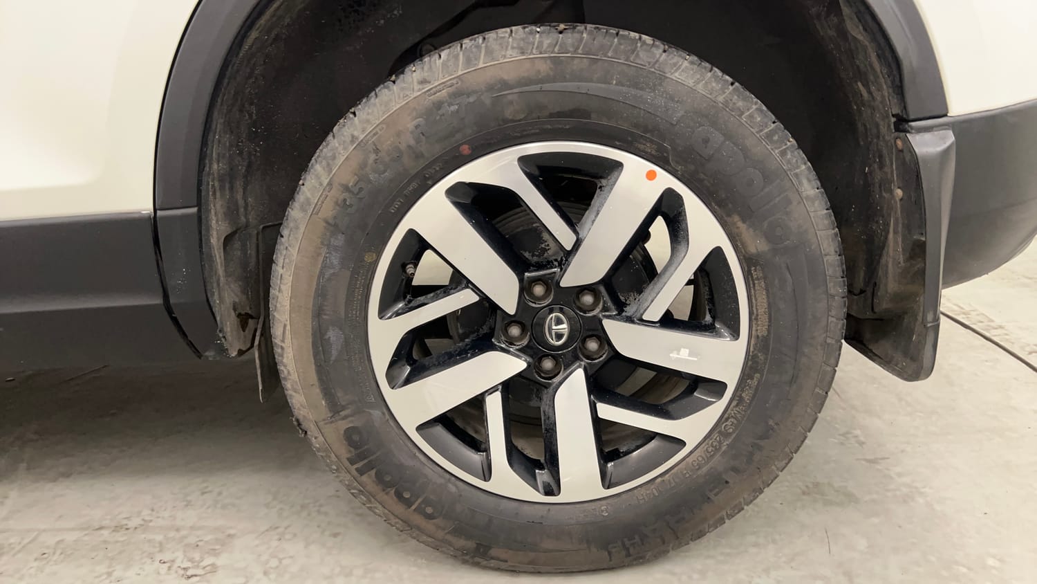 Used 2022 Tata Harrier XZ Plus Diesel Manual tyres LEFT REAR TYRE RIM VIEW