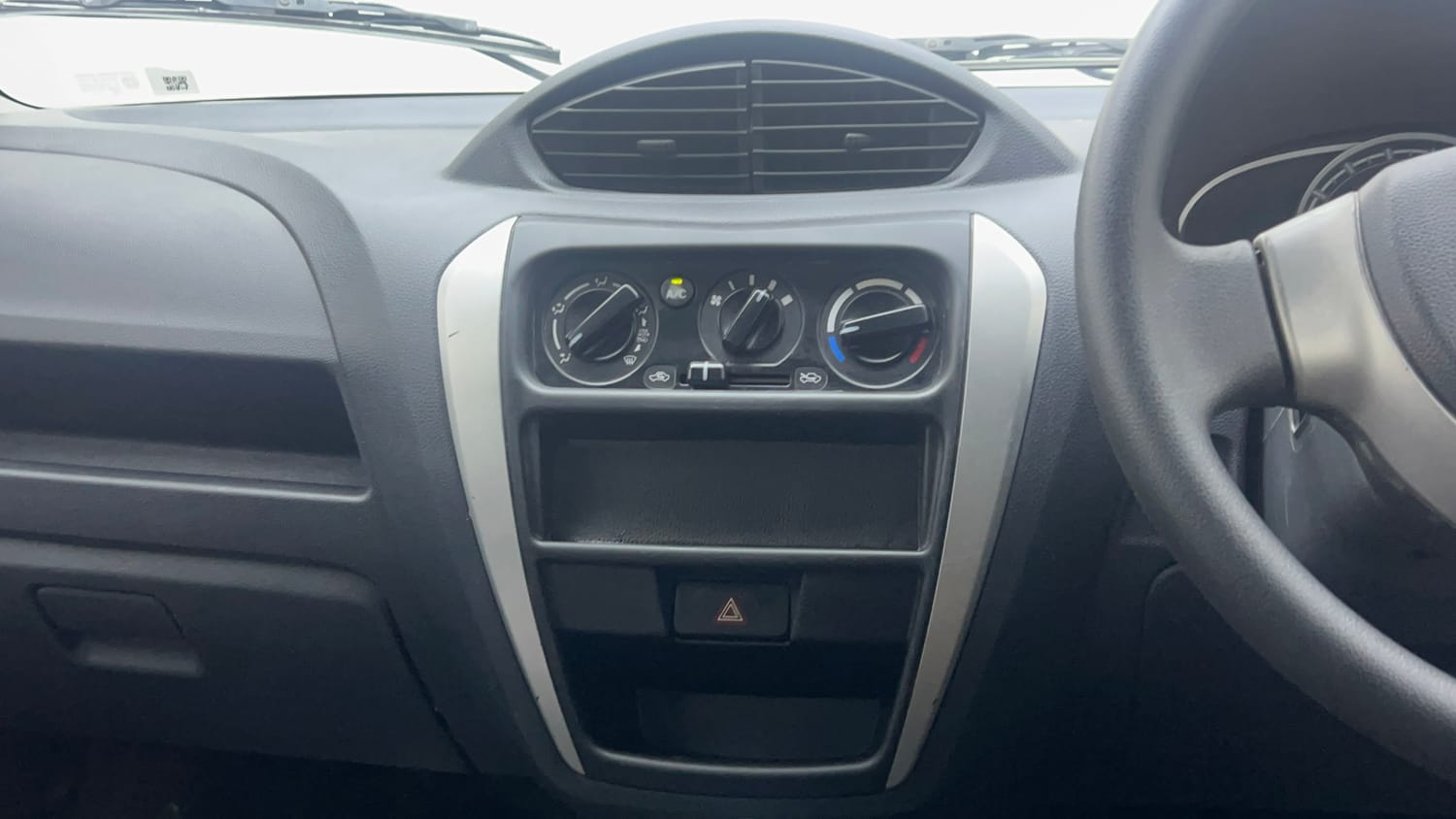 Used 2016 Maruti Suzuki Alto 800 LXi Petrol Manual interior MUSIC SYSTEM & AC CONTROL VIEW