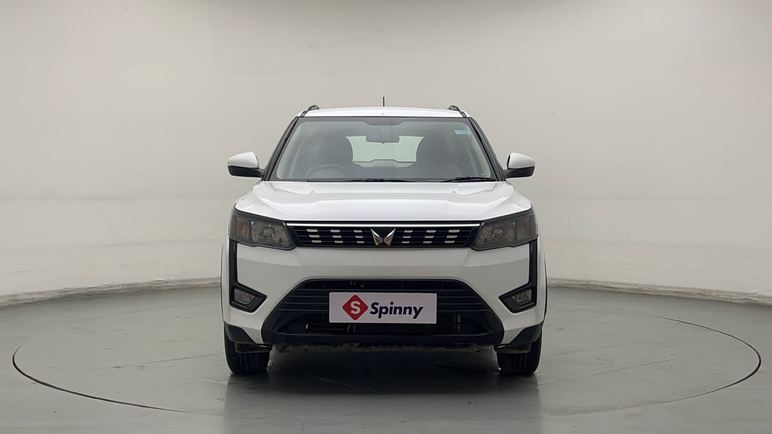 Used 2023 Mahindra XUV 300 W6 1.2 Petrol Petrol Manual exterior FRONT VIEW