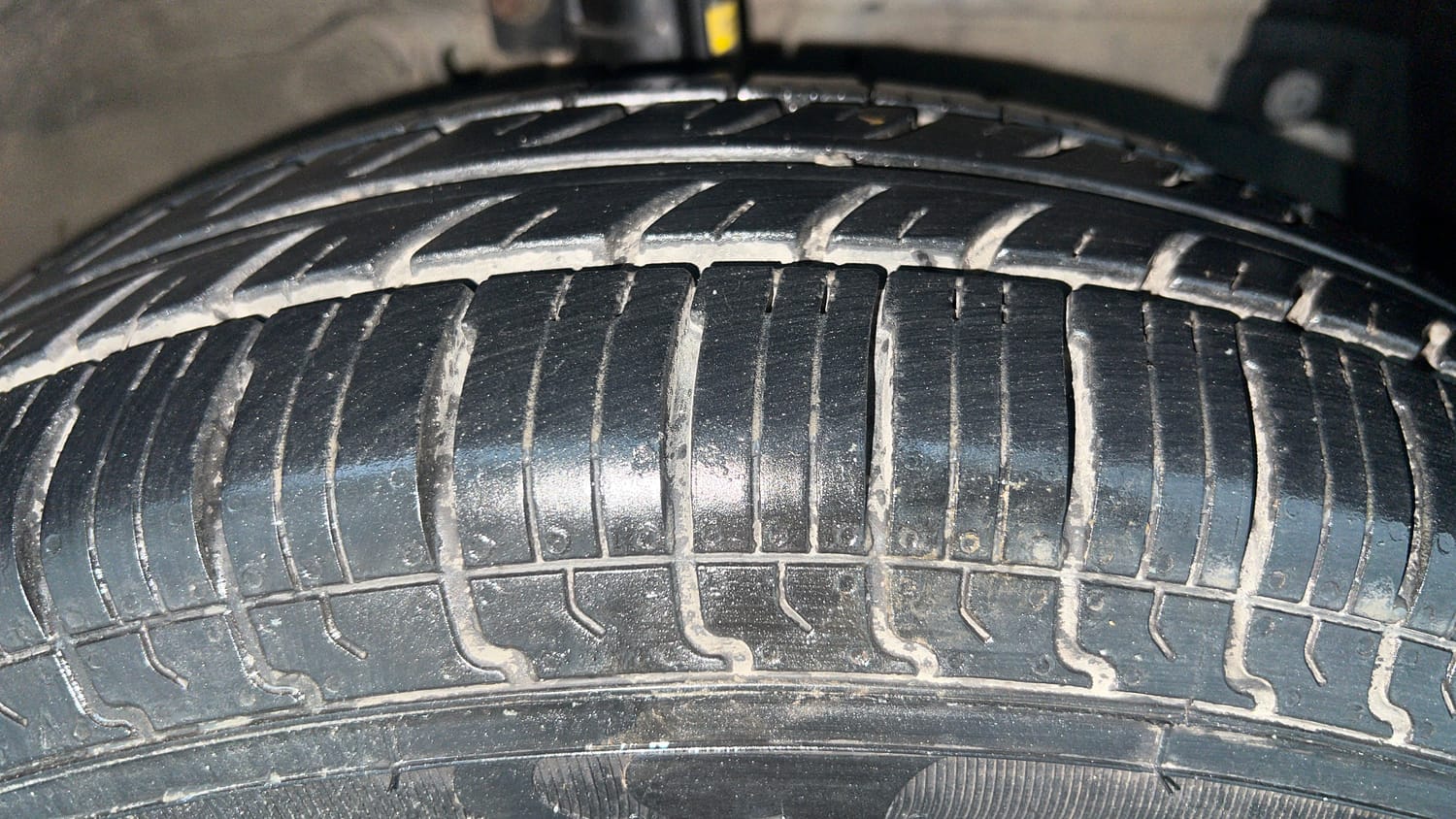 Used 2016 Maruti Suzuki Swift VXi Petrol Manual tyres RIGHT FRONT TYRE TREAD VIEW