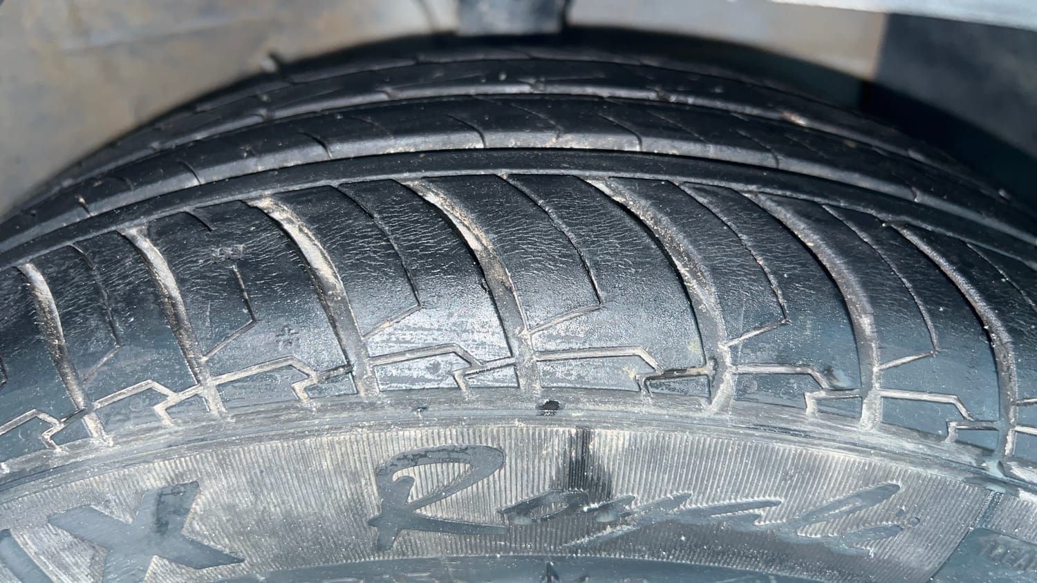 Used 2024 Hyundai Exter SX 1.2 CNG MT Cng Manual tyres RIGHT FRONT TYRE TREAD VIEW