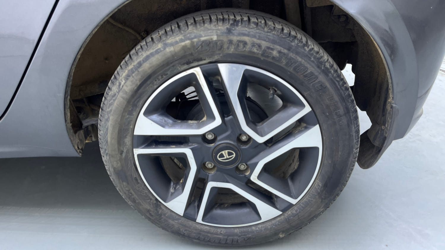 Used 2024 Tata Tiago XZA Plus Petrol Automatic tyres LEFT REAR TYRE RIM VIEW
