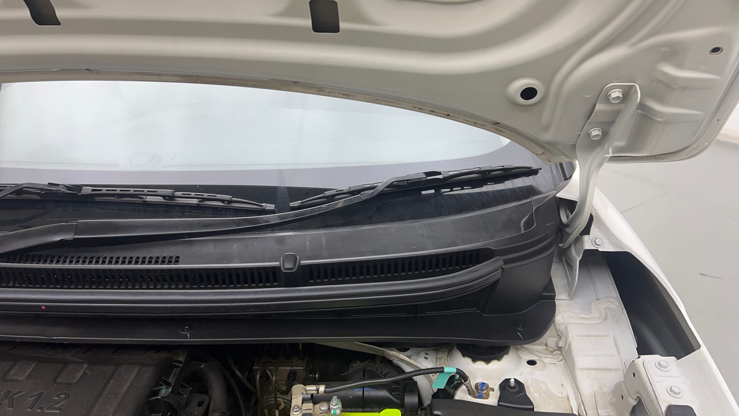 Used 2024 Hyundai Exter SX 1.2 CNG MT Cng Manual engine ENGINE LEFT SIDE HINGE & APRON VIEW