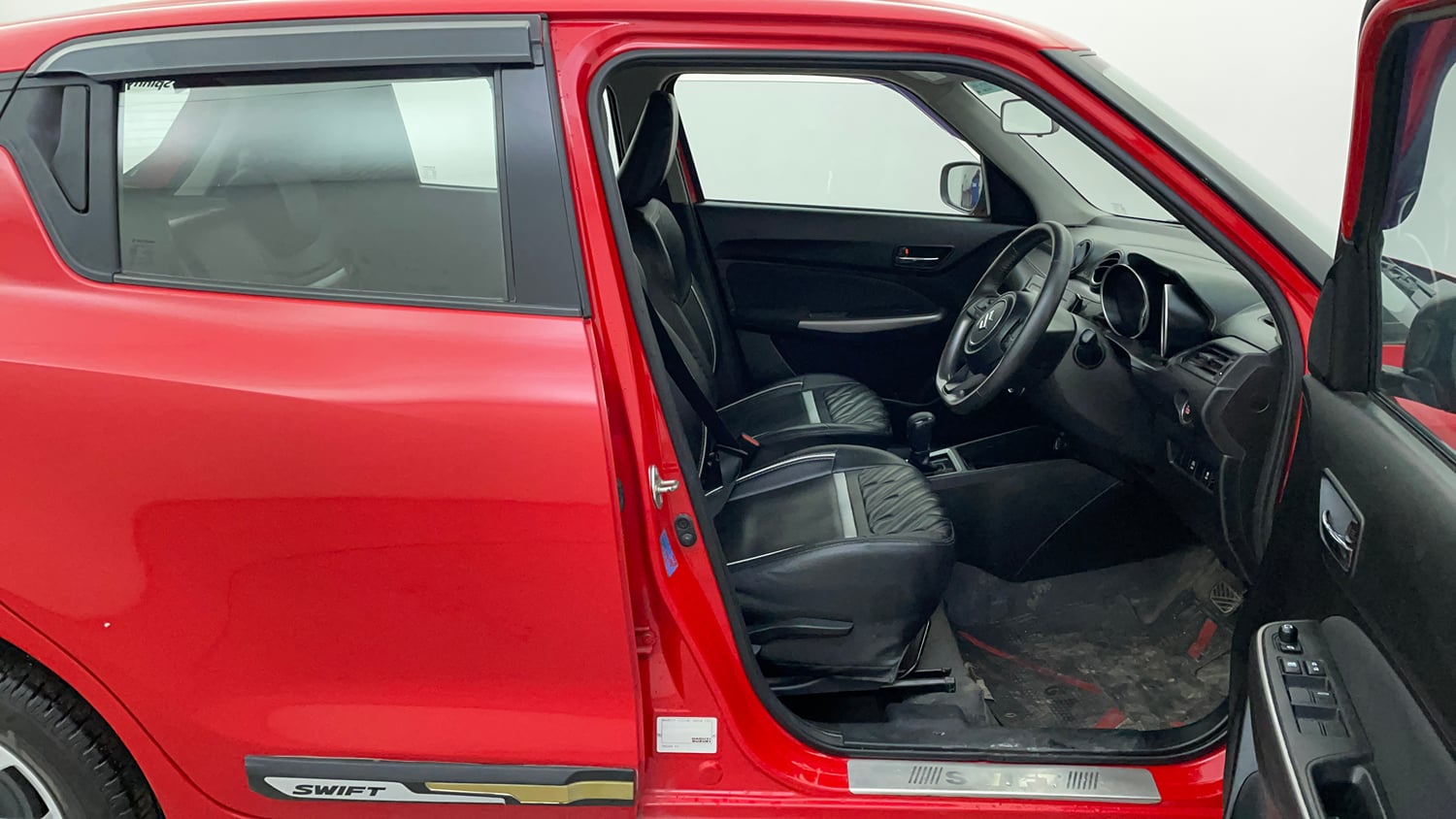 Used 2022 Maruti Suzuki Swift ZXi AMT Petrol Automatic interior RIGHT SIDE FRONT DOOR CABIN VIEW