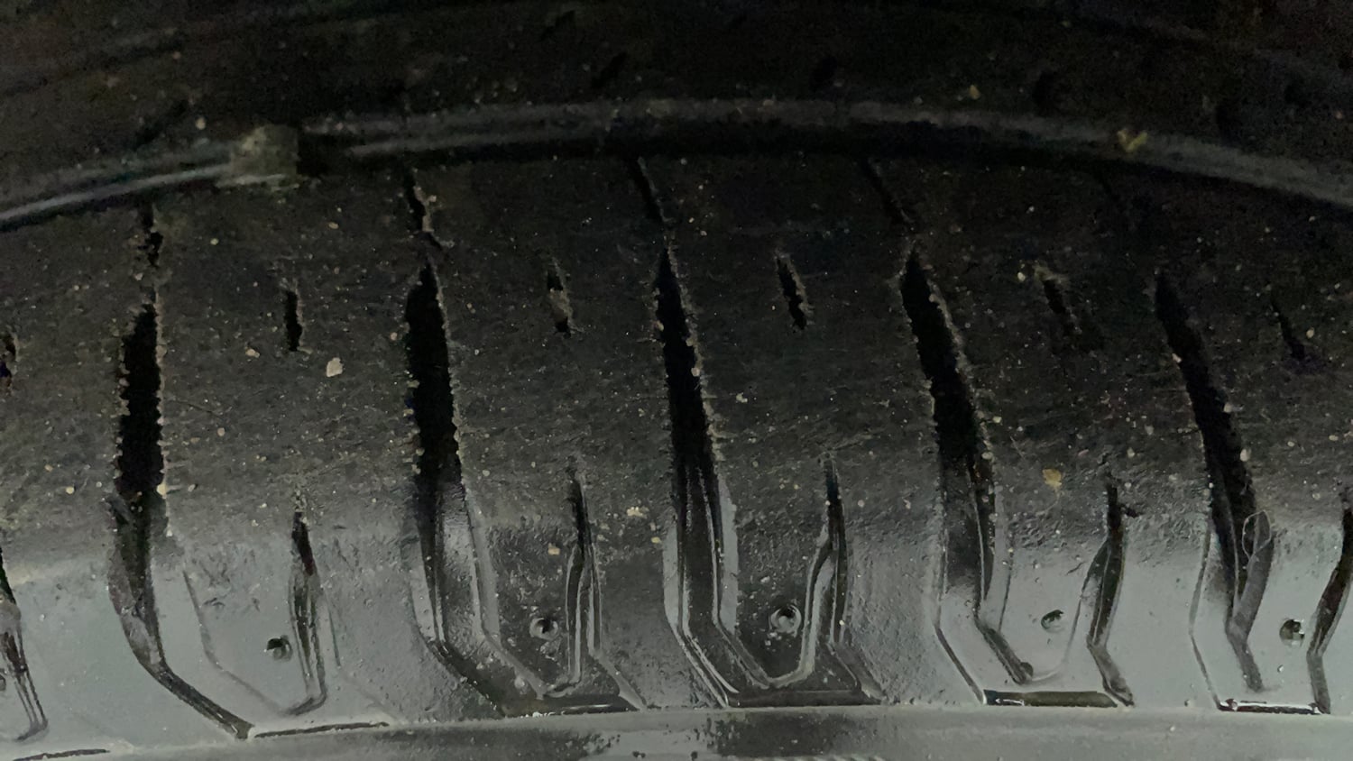 Used 2022 Maruti Suzuki Swift ZXi AMT Petrol Automatic tyres LEFT FRONT TYRE TREAD VIEW
