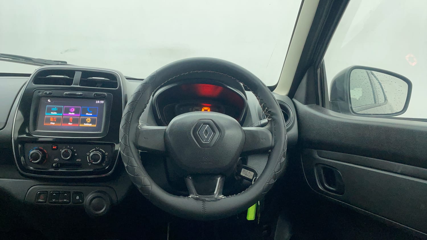 Used 2017 Renault Kwid RXT (O) 1.0 SCE Edition Petrol Manual interior STEERING VIEW