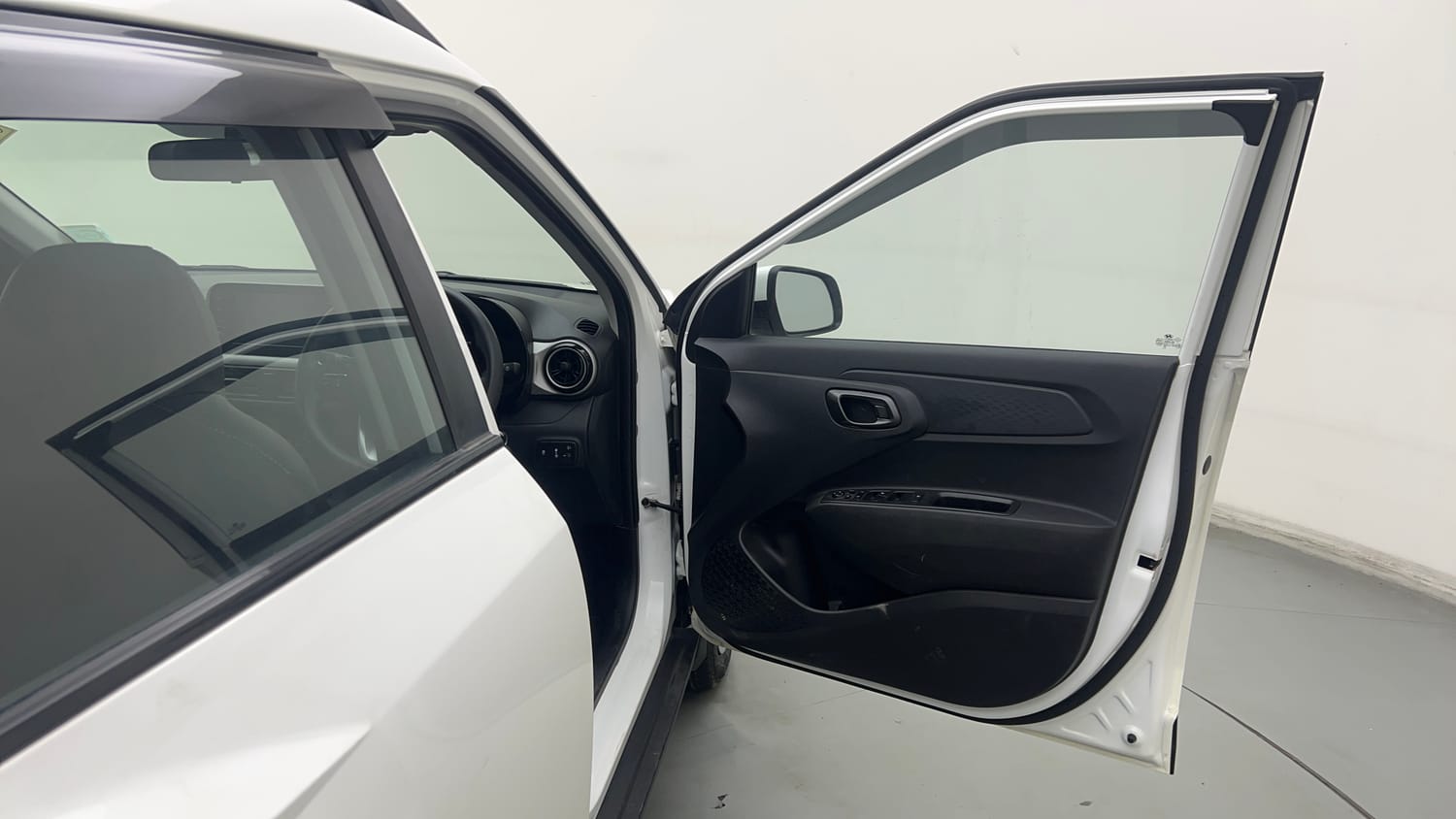 Used 2024 Hyundai Exter SX 1.2 CNG MT Cng Manual interior RIGHT FRONT DOOR OPEN VIEW