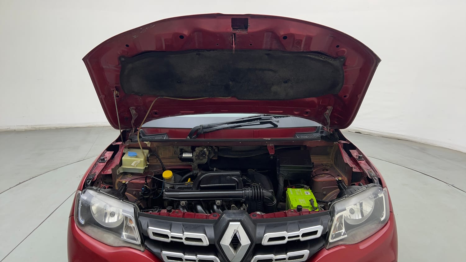 Used 2018 Renault Kwid 1.0 RXT Petrol Manual engine ENGINE & BONNET OPEN FRONT VIEW