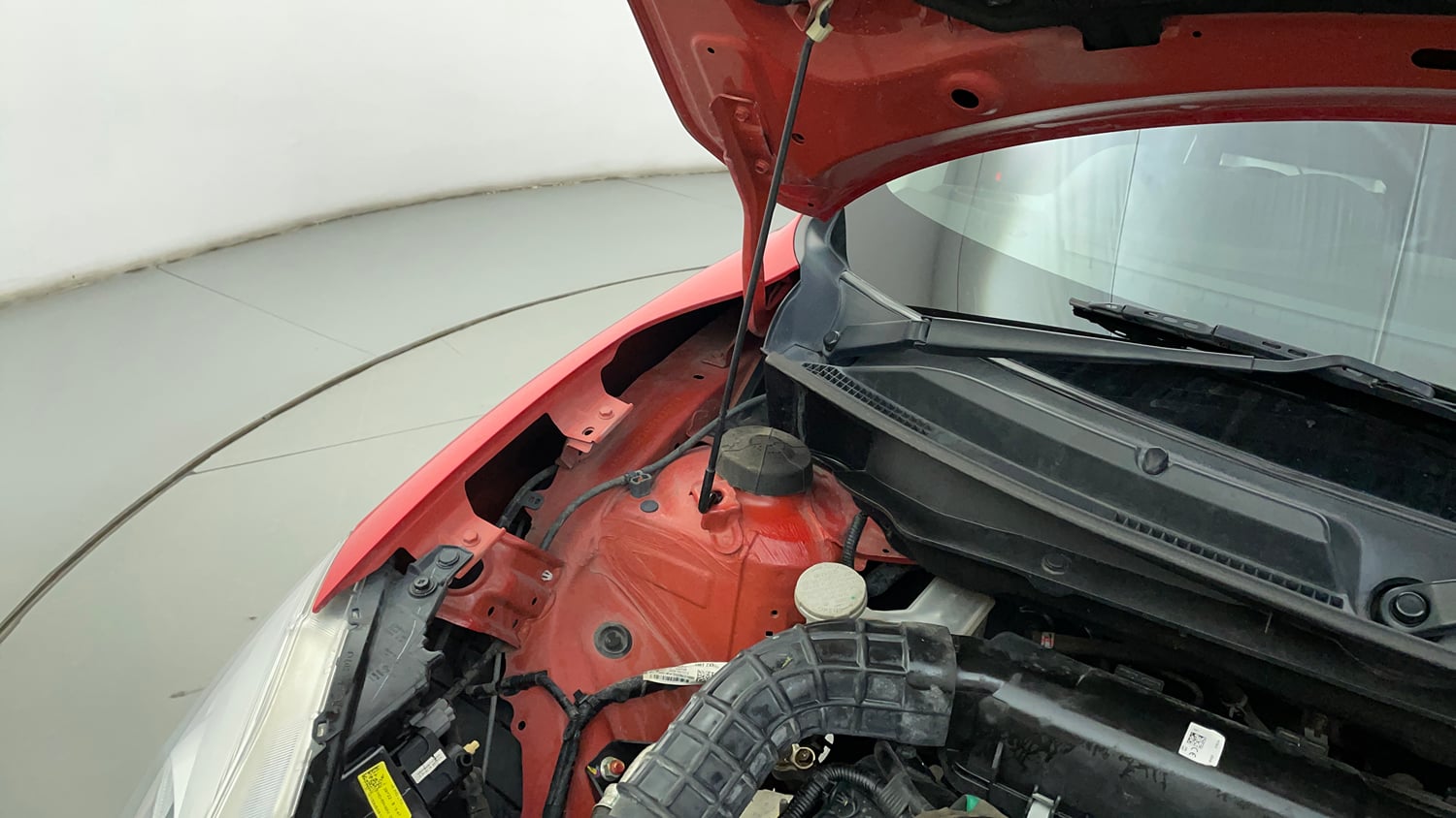 Used 2022 Maruti Suzuki Swift ZXi AMT Petrol Automatic engine ENGINE RIGHT SIDE HINGE & APRON VIEW