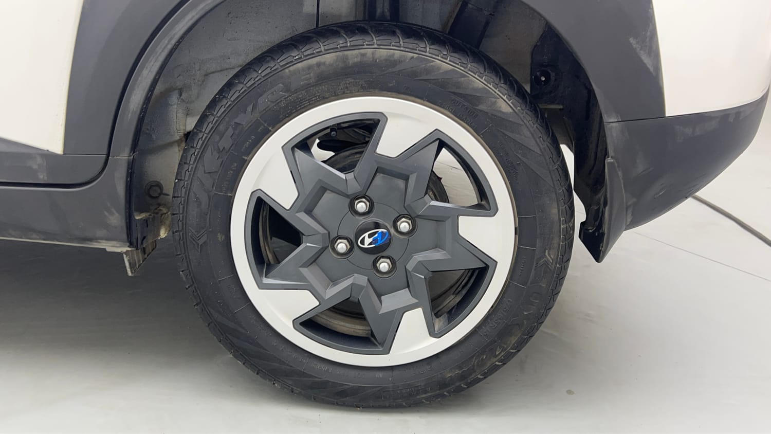 Used 2024 Hyundai Exter SX 1.2 CNG MT Cng Manual tyres LEFT REAR TYRE RIM VIEW