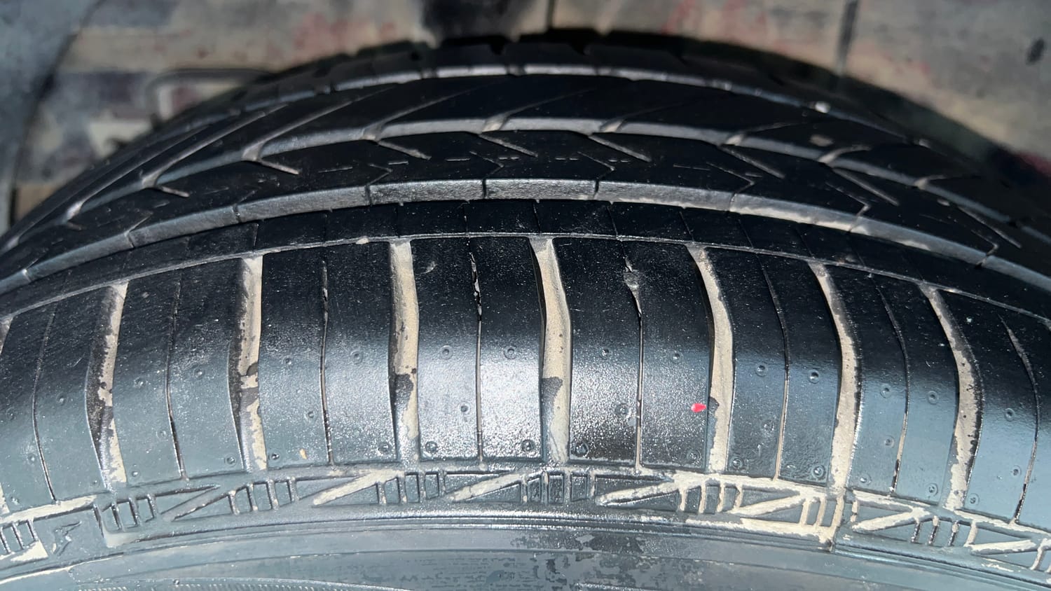 Used 2018 Hyundai Elite i20 Magna Executive 1.2 Petrol Manual tyres RIGHT REAR TYRE TREAD VIEW