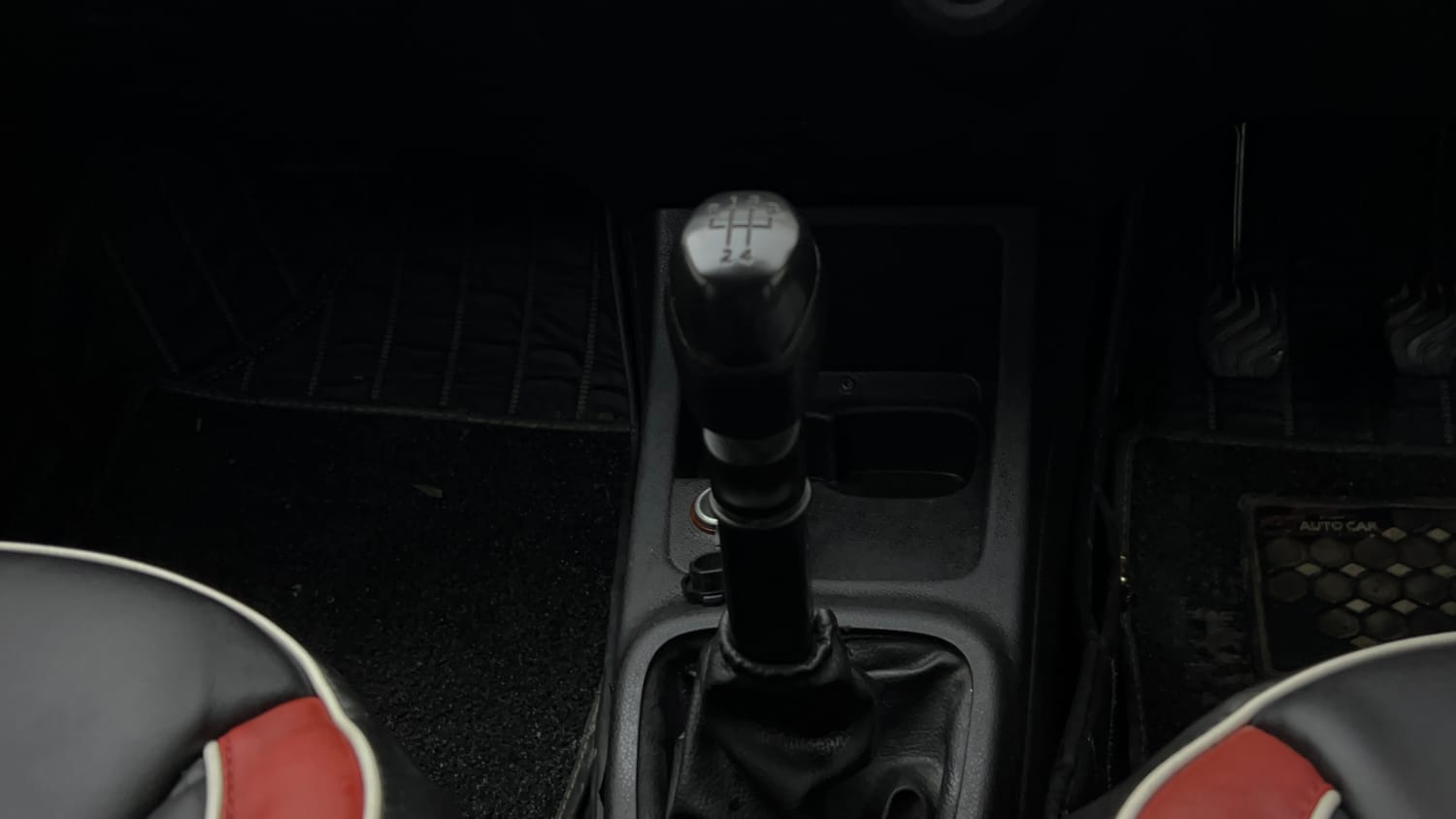 Used 2018 Renault Kwid 1.0 RXT Petrol Manual interior GEAR  KNOB VIEW