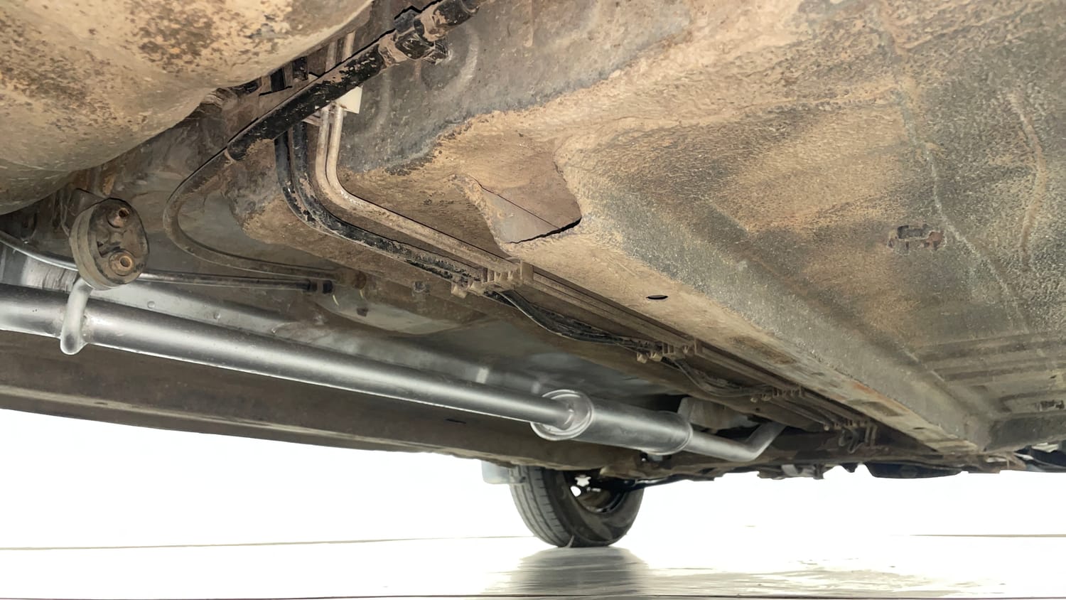 Used 2017 Renault Kwid RXT (O) 1.0 SCE Edition Petrol Manual extra REAR RIGHT UNDERBODY VIEW