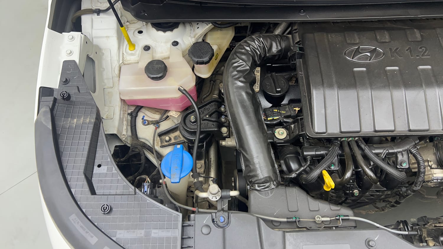 Used 2024 Hyundai Exter SX 1.2 CNG MT Cng Manual engine ENGINE RIGHT SIDE VIEW