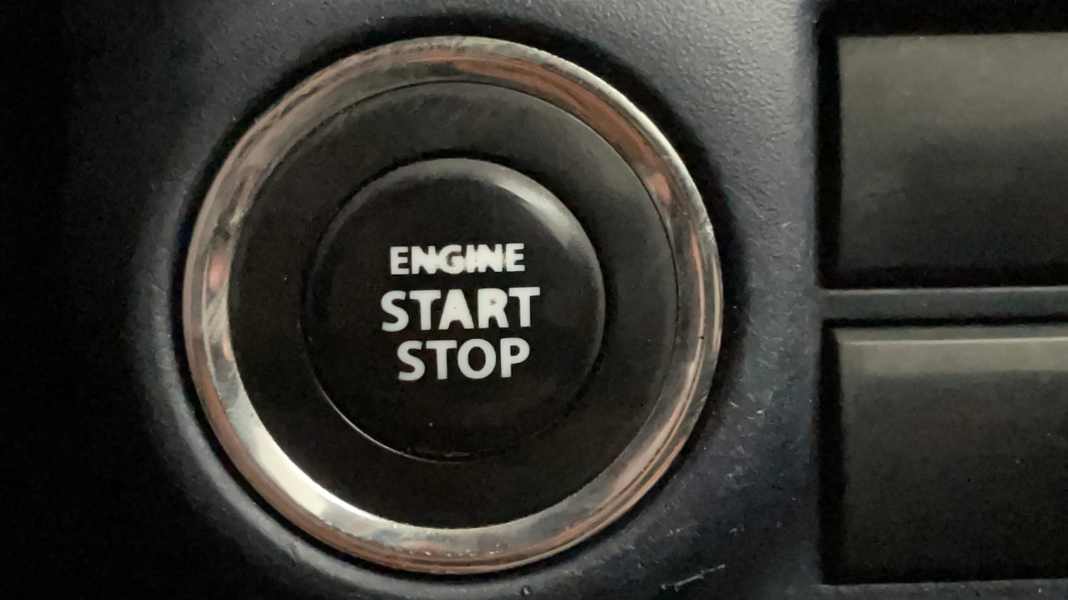 Used 2022 Maruti Suzuki Baleno Alpha AGS Petrol Automatic top_features Keyless start