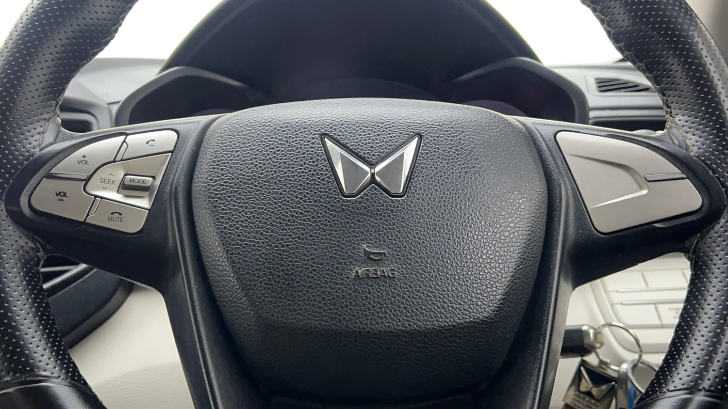 Used 2023 Mahindra XUV 300 W6 1.2 Petrol Petrol Manual top_features Steering mounted controls