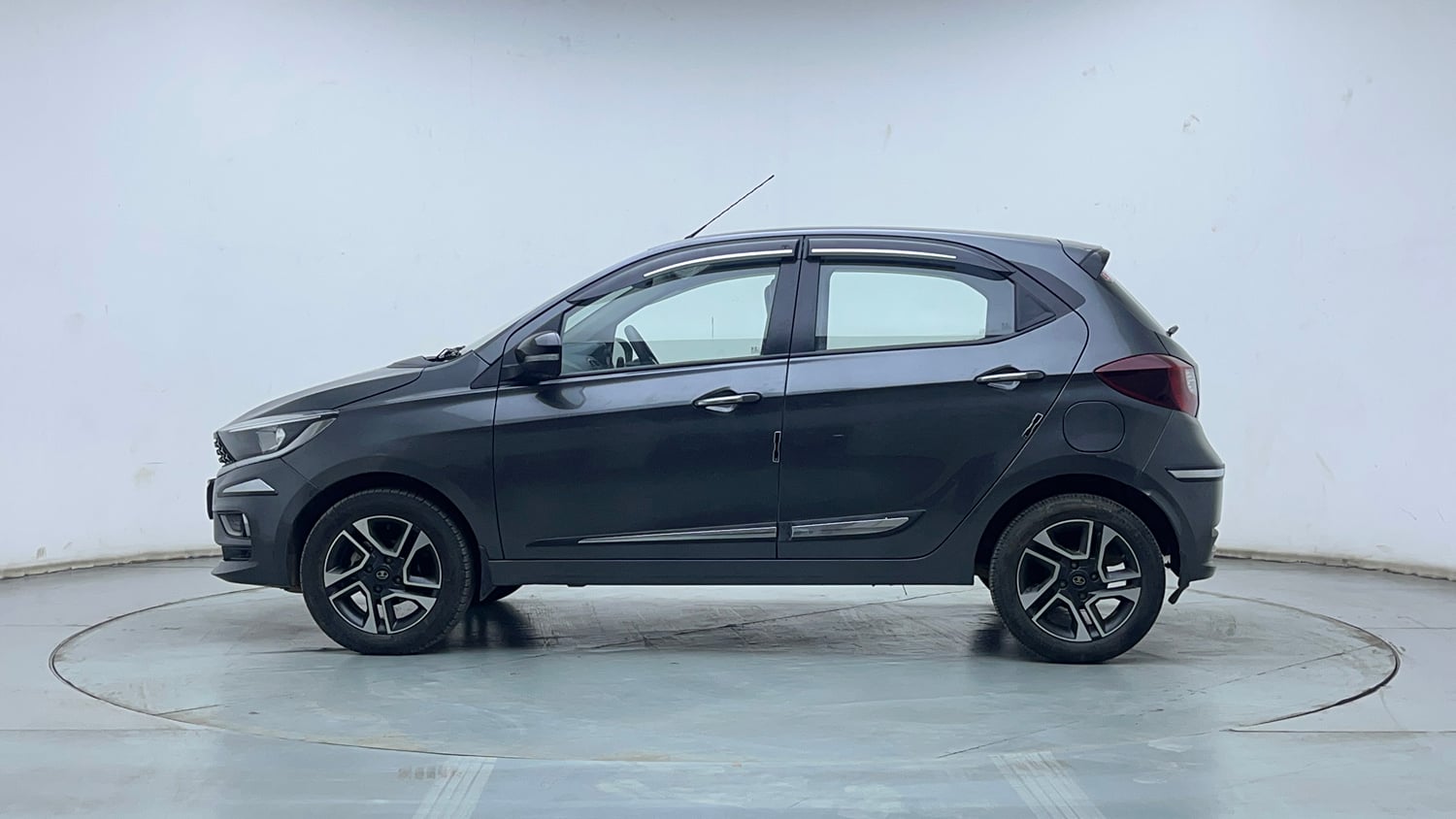 Used 2024 Tata Tiago XZA Plus Petrol Automatic exterior LEFT SIDE VIEW