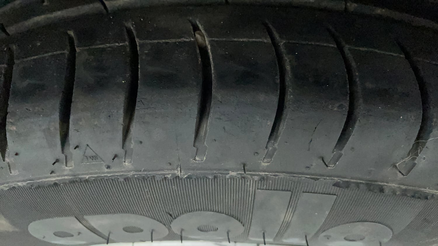 Used 2019 Tata Tiago Revotron XZA Petrol Automatic tyres RIGHT FRONT TYRE TREAD VIEW