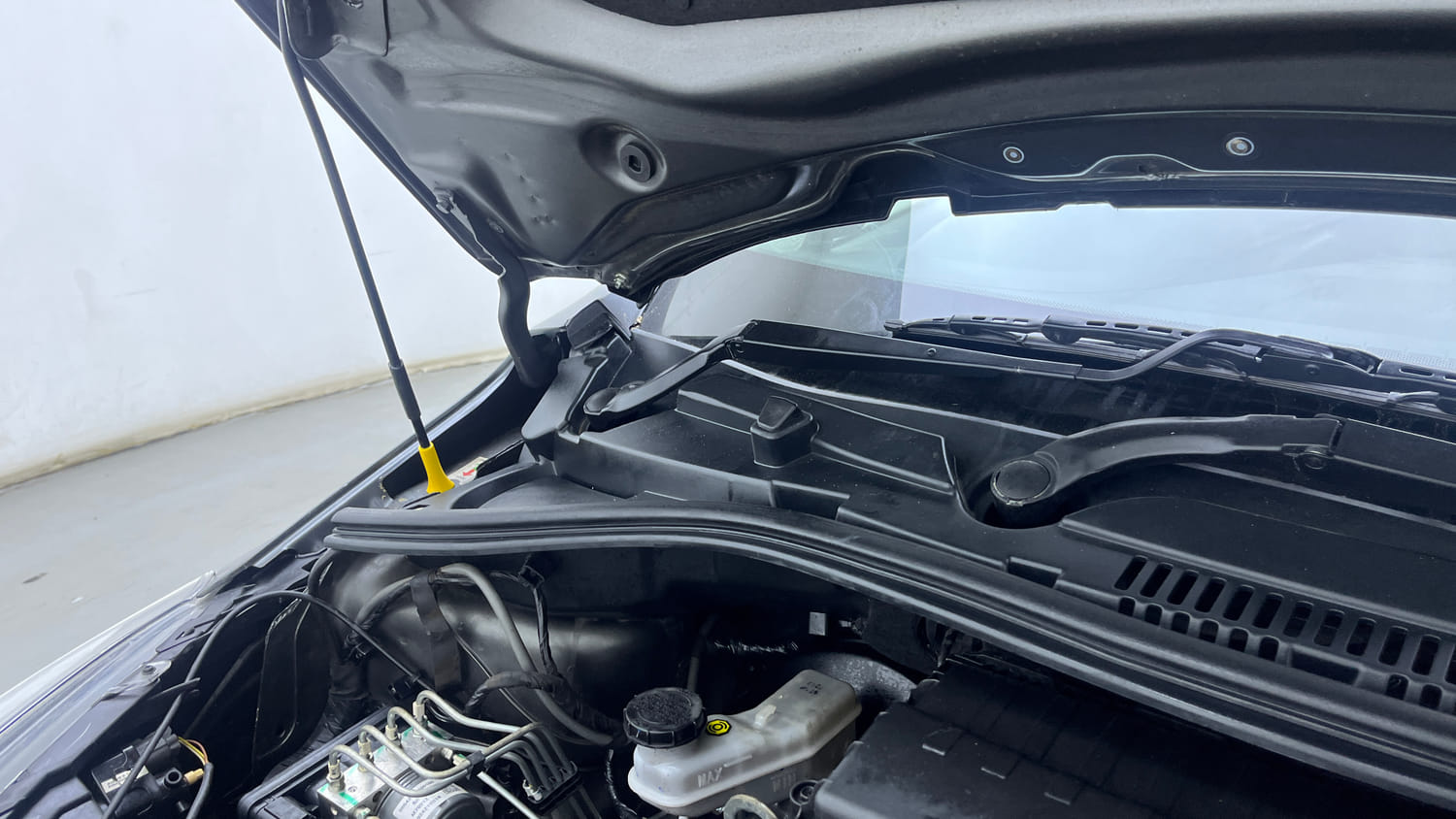 Used 2024 Tata Tiago XZA Plus Petrol Automatic engine ENGINE RIGHT SIDE HINGE & APRON VIEW
